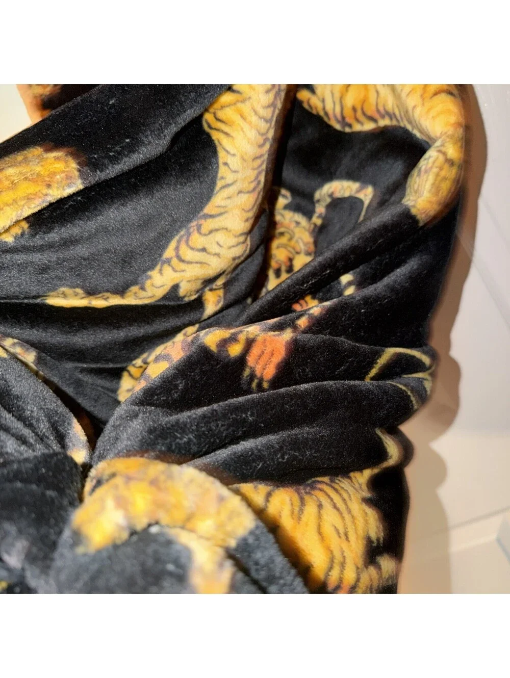 Ed Hardy FULL/QUEEN Tiger Printed Black Throw Blanket Brand New 90x90 in